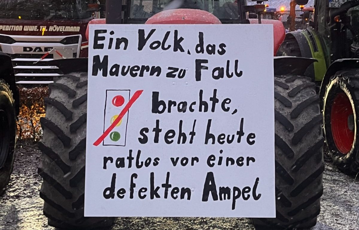 <strong>Im Postauto gegen die Ampel</strong>