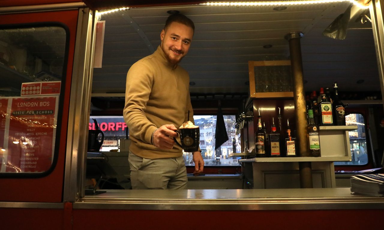 „Ohne Familie läuft hier nichts“ – ein Tag im London-Bus auf dem Weihnachtsmarkt